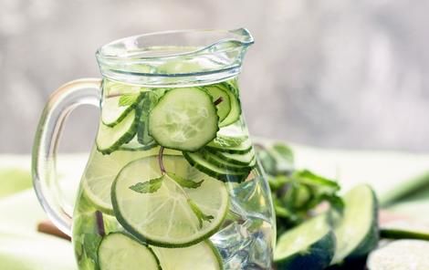 یک افزودنی جالب به آب آشامیدنی؛ از کاهش وزن تا پوست سالم + روش تهیه
