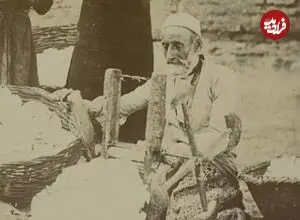 عکس| سفر زمان؛ «پنبه‌زن پیر و پنبه‌زن جوان» در حال کار؛ دوران قاجار