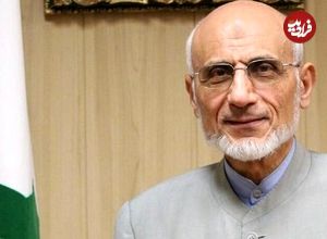عکس؛ سفر در زمان؛ «میرسلیم در حال اهدای سیمرغ به خسرو شکیبایی»؛ سال 73