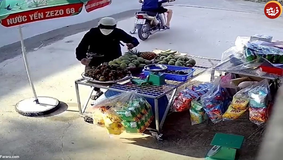 (ویدئو) سارق میوه فروشی هنگام فرار سقوط کرد
