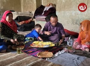 ببینید؛ غذای روستایی در افغانستان؛ پخت املت با تخم مرغ، سیب زمینی و گوجه
