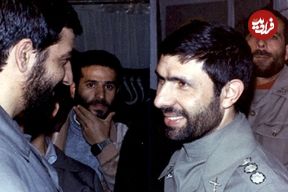 عکس؛ سفر در زمان؛ «صیاد شیرازی در کنار همسر، فرزندان و دامادش در حرم امام»؛ دهه 70