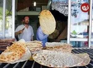 عکس| سفر به تهران قدیم؛ تصویری از یک «نانوایی تافتونی» در تهران؛ سال 1346
