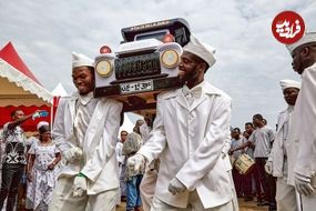 در این کشور مردگان را در «بطری‌، کفش و هواپیما» دفن می‌کنند