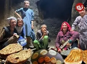 ببینید| غذای روستایی در افغانستان؛ پخت نان سنتی در تنور و خوراک کدو سبز 