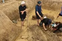 انگشترهای طلایی در گورستان 2 هزارساله پیدا شدند