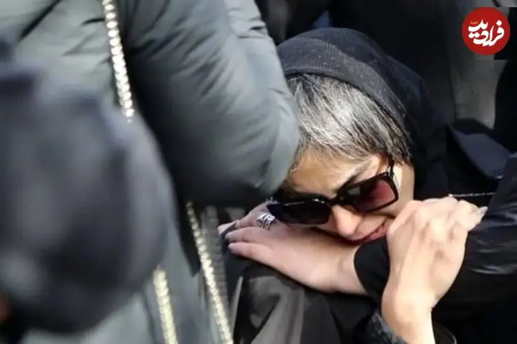 ببینید| گریه‌های تلخ نیلوفر شهیدی برای اسفندیار شهیدی؛ گله مندم ازت پدر