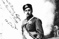 عکس| سفر به تاریخ؛ محمدحسن‌میرزا، ولیعهد احمدشاه در یک مراسم و در دارالحکومه تبریز