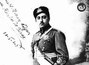 عکس| سفر به تاریخ؛ محمدحسن‌میرزا، ولیعهد احمدشاه در یک مراسم و در دارالحکومه تبریز