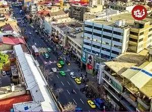 عکس| سفر زمان؛ زن تهرانی در خیابان جمهوری در حال نگاه کردن به یک ویترین؛ سال 1330