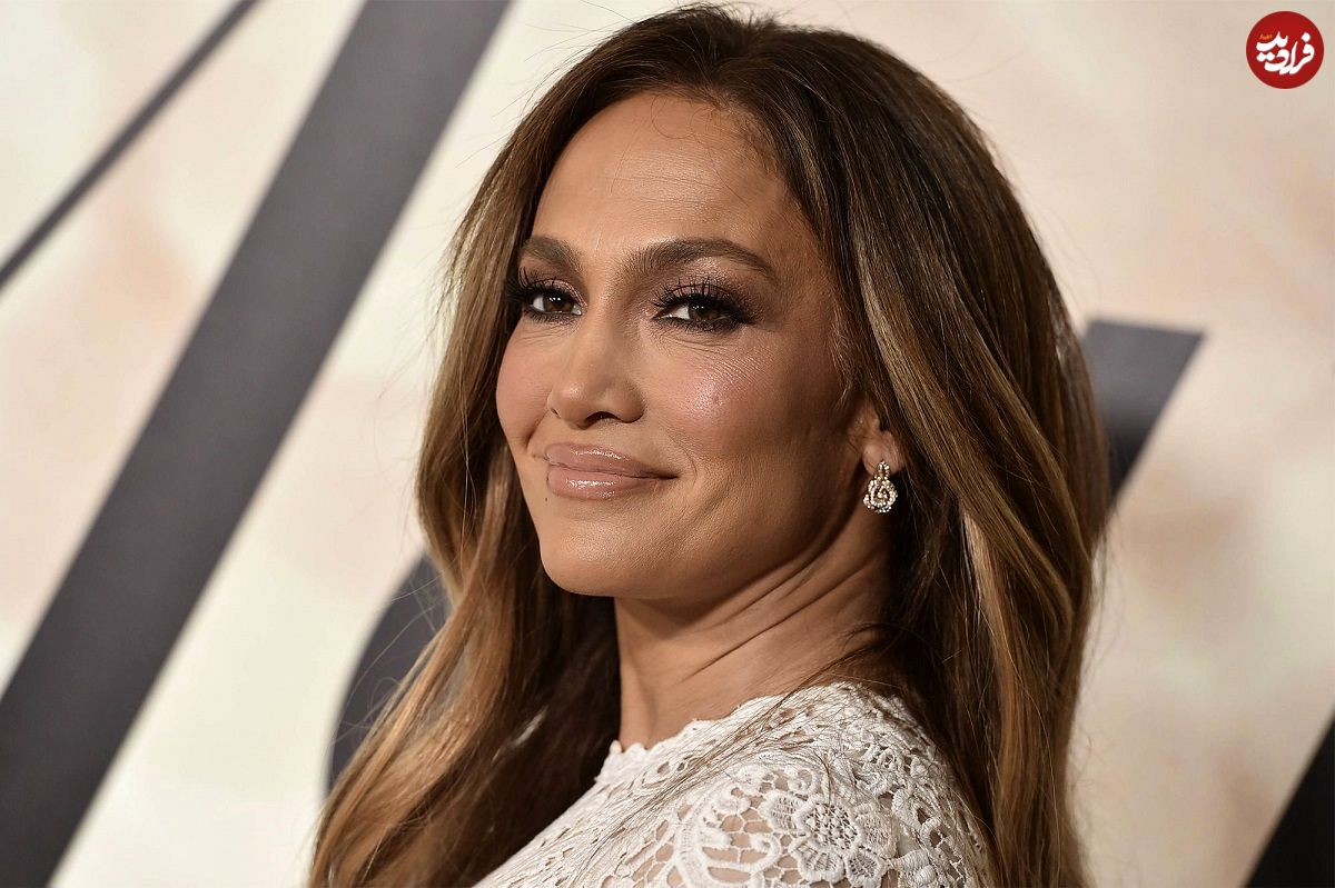 عکس| سفر در زمان؛ «جنیفر لوپز» در مراسم جوایز موزیک ویدیوی ام‌تی‌وی؛ سال 1376