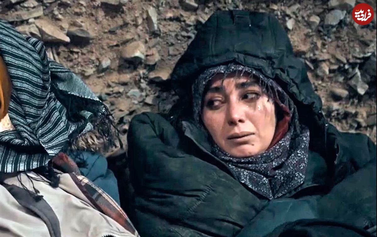 عکس| سفر در زمان؛ «روژان» در پشت صحنه سریال نون خ 5؛ سال 1402