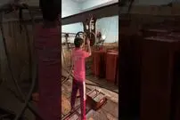 (ویدئو) بزرگترین کارخانه یخ هند به این شکل یخ قالبی تولید می کند