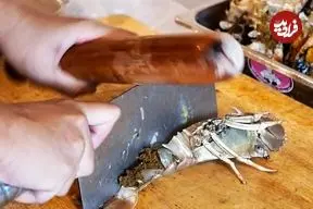 ببینید| غذای خیابانی در تایلند، تهیه نودل با لابستر و میگو در بانکوک