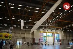 عکس| رکورد جهانی بزرگترین هواپیمای کاغذی دنیا شکست