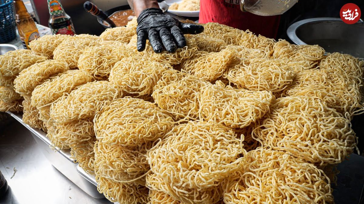 ببینید؛ غذای خیابانی در تایلند؛ نودل سرخ شده با سبزیجات و میگو در بانکوک