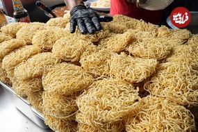 ببینید؛ غذای خیابانی در تایلند؛ نودل سرخ شده با سبزیجات و میگو در بانکوک