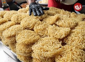 ببینید؛ غذای خیابانی در تایلند؛ نودل سرخ شده با سبزیجات و میگو در بانکوک