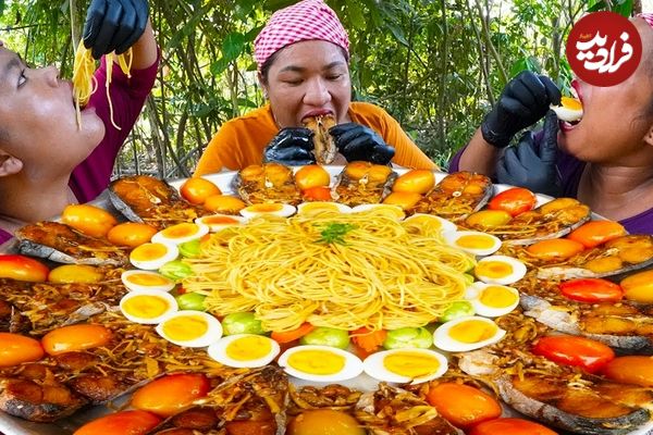 ببینید| غذای روستایی در سنگاپور؛ پخت یک غذای سنتی با ماهی، سس سویا و نودل در روستا