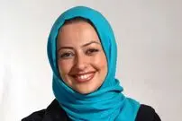 (عکس) نفیسه روشن روی صخره‌های ساحل خلیج فارس