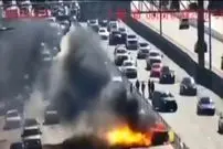 ببینید| انفجار عجیب یک خودرو در بزرگراهی در فلوریدا آمریکا