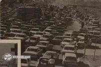 تصاویر| سفر به تهران قدیم؛ عکس‌هایی از ترافیک وحشتناک تهران در زمستان ۱۳۵۴