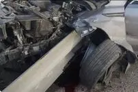 (ویدیو) وضعیت باورنکردنی پرادو بعد از برخورد به گاردریل؛ مقاومت بدنه و سلامت راننده!