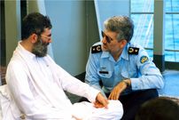 عکس؛ سفر در زمان؛ «امیر منصور ستاری» در حال بررسی سامانه پدافند نیروی هوایی؛ اوایل دهه 70