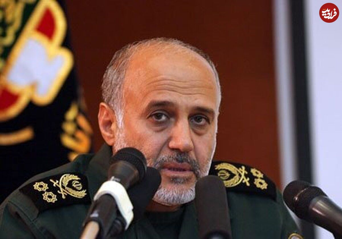 عکس؛ سفر به تاریخ؛ «سرلشکر رشید» با لباس شخصی در حال چای خوردن کنار جاده؛ دهه 60