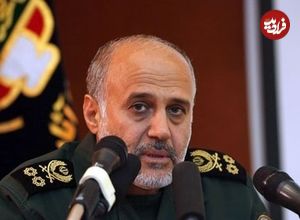 عکس؛ سفر به تاریخ؛ «سرلشکر رشید» با لباس شخصی در حال چای خوردن کنار جاده؛ دهه 60