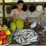 ببینید| غذای روستایی در کامبوج؛ پخت یک غذای محلی با سفره ماهی و ماهی باکرل