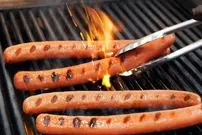 ببینید| غذای خیابانی در آمریکا؛ هات داگ با پنیر و سس چیلی و برگر در نیویورک