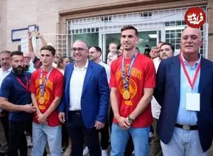 پاداش دو قهرمان اسپانیا پس از جام جهانی؛ از نام‌گذاری ورزشگاه تا ۱۵۰ کیلوگرم گوجه فرنگی