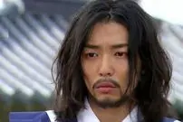 عکس| سفر زمان؛ چهرۀ «گوبالسو، دوست موهیول» (امپراتور بادها) بعد از 17 سال در 42 سالگی