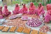 ببینید| غذای روستایی در بنگلادش؛ پخت خوراک با 300 تخم مرغ و 40 کیلو پیاز