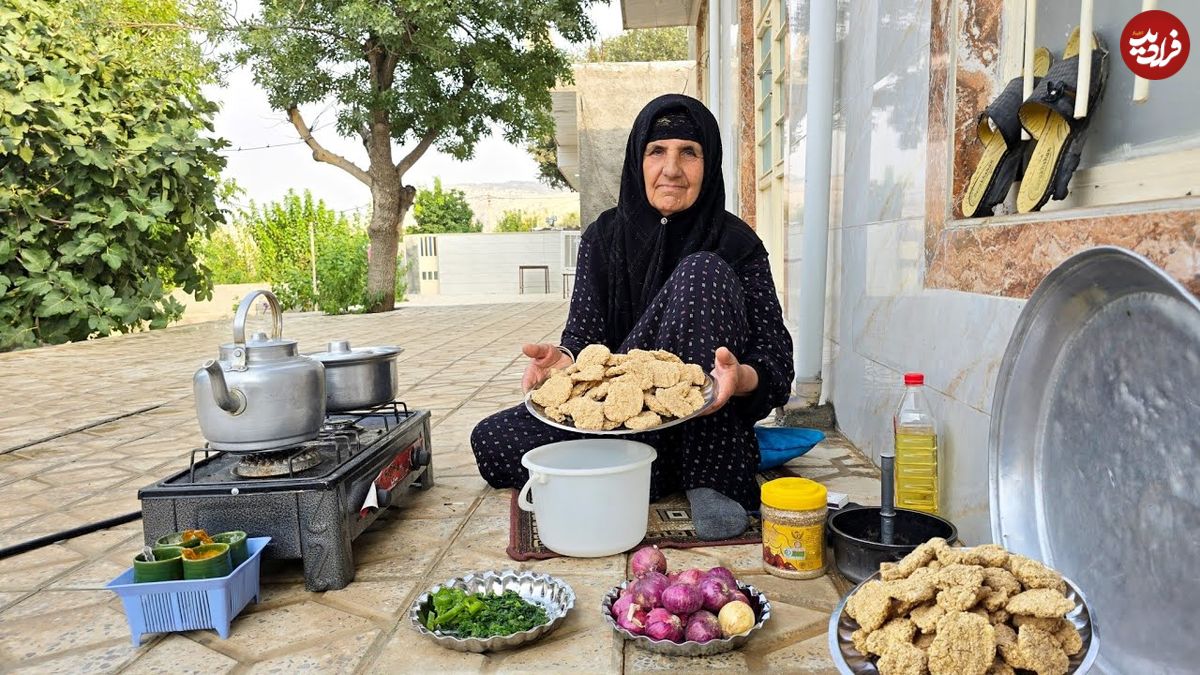 ببینید؛ غذای روستایی در ایران؛ پخت ترخینه توسط مادربزرگ روستایی ایلامی