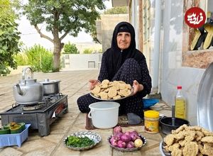 ببینید؛ غذای روستایی در ایران؛ پخت ترخینه توسط مادربزرگ روستایی ایلامی