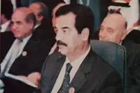 عکس| سفر زمان؛ «صدام» و همسر اول اش در بیمارستان و در حال عیادت از پسرشان؛ دهه 70