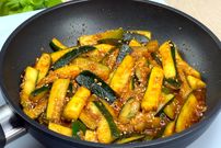 ببینید؛ طرز تهیه یک غذای ساده و خوشمزه با کدوسبز به روش آشپز آمریکایی