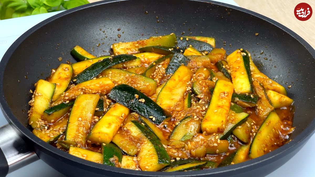 ببینید؛ طرز تهیه یک غذای ساده و خوشمزه با کدوسبز به روش آشپز آمریکایی
