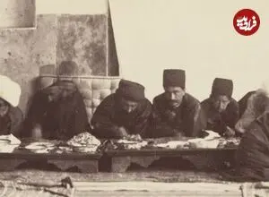 عکس| سفر زمان؛ تصویری از یک مهمانی به صرف ناهار در سنندج؛ 140 سال قبل