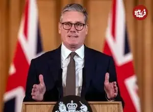 ببینید| عینک دودی به تقلید از مکرون! | رفتار جالب نخست‌وزیر انگلیس را ببینید