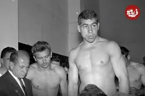 عکس| سفر در زمان؛ «غلامرضا تختی» در 24 سالگی و در کربلا؛ سال 1333