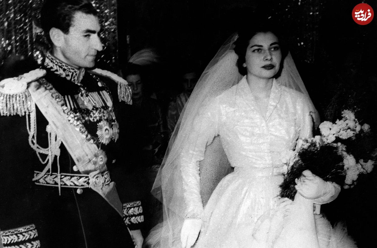 عکس؛ سفر در زمان؛ «ثریا، ملکه دو رگه ایران در 17 سالگی در کنار پدر و مادرش»؛ سال 1328