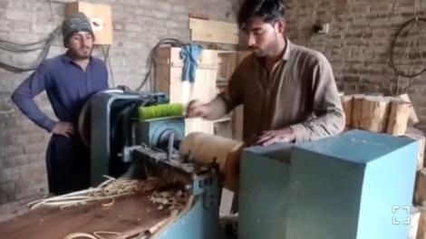 (ویدیو) خط تولید غیربهداشتی چوب بستنی 