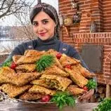 ببینید| غذای روستایی در ایران؛ پخت نان محلی و سمبوسه در روستایی در کنار زاینده رود