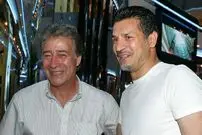 (عکس) سفر در زمان؛ «ناصر حجازی» در مراسم عروسی «علی دایی»؛ سال 81