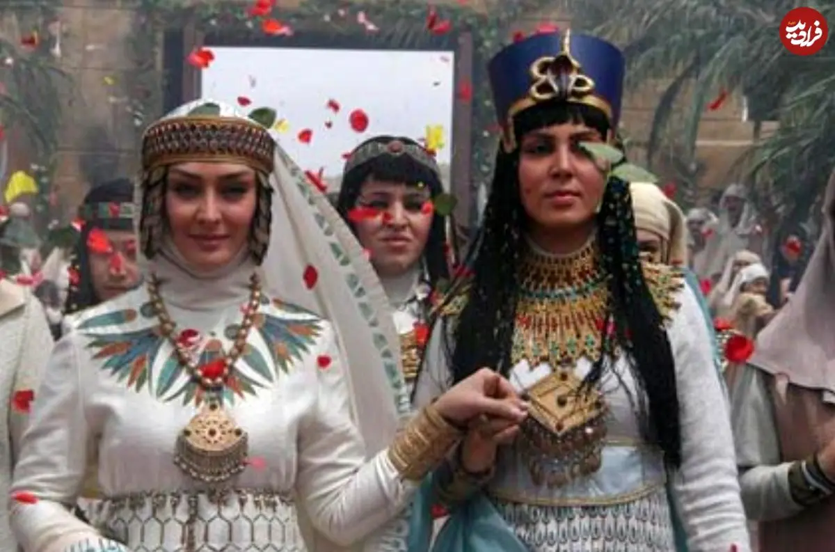 عکس| سفر به تاریخ؛ عکس یادگاری «آسنات، نفرتیتی و ندیمه‌ها» در پشت‌صحنه سریال یوسف پیامبر