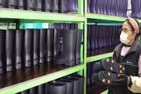 (ویدئو) چگونه چکمه‌های سبک و مقاوم در کارخانه‌های کره‌ای تولید می‌شوند؟
