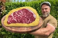 ببینید؛ غذای روستایی در آذربایجان؛ تهیه استیک گوشت گاو واگیو در کنار دره